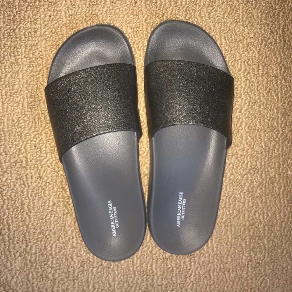 American Eagle Rubber Slide Sandals!!